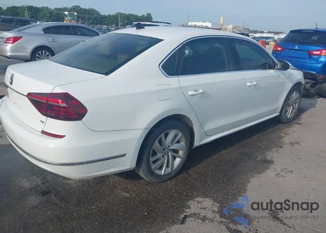 2018 Volkswagen Passat 2.0T Se из США, поврежденный, VIN 1VWBA7A35JC032656